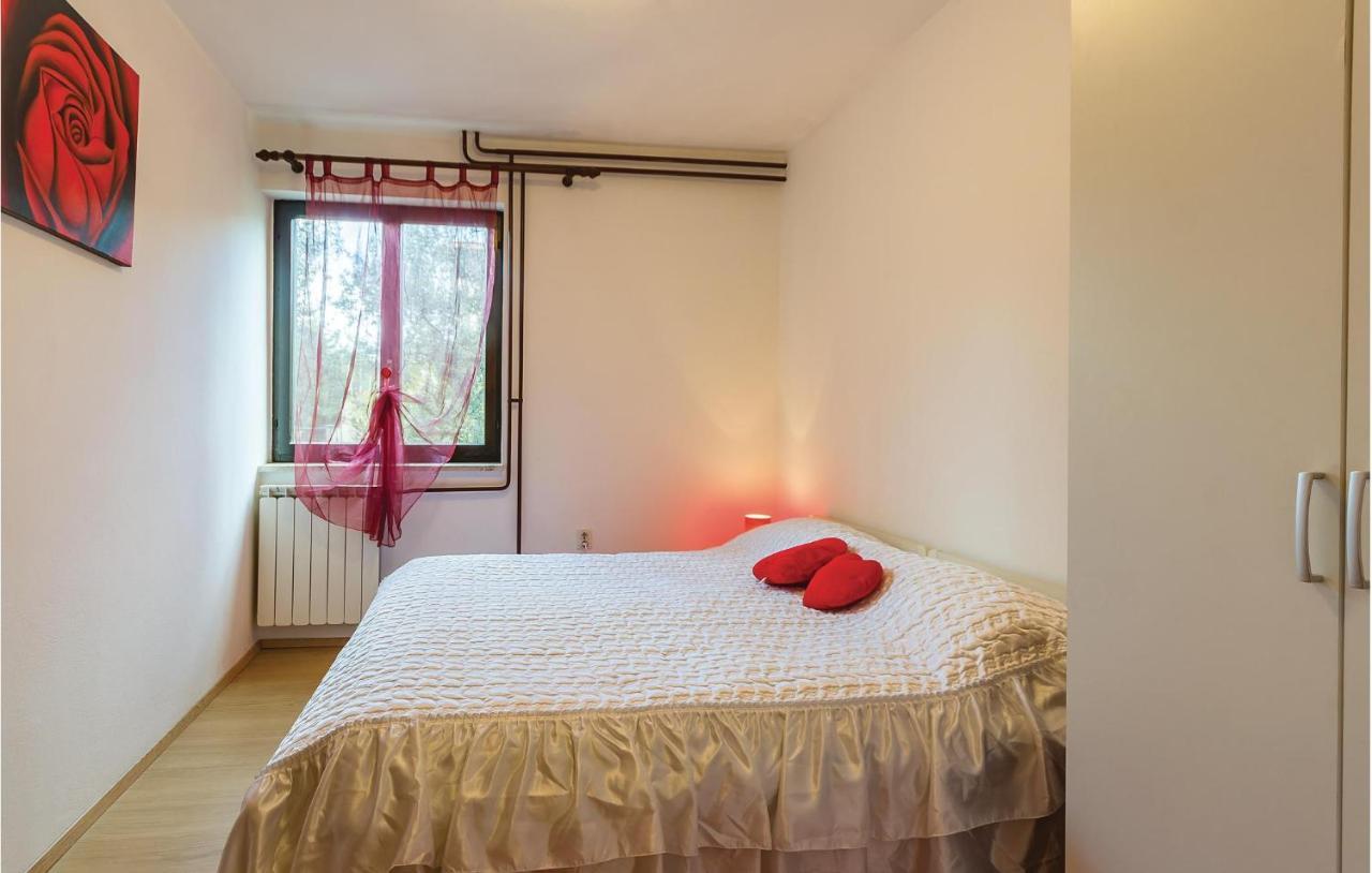 3 Bedroom Beautiful Apartment In Medulin Kültér fotó
