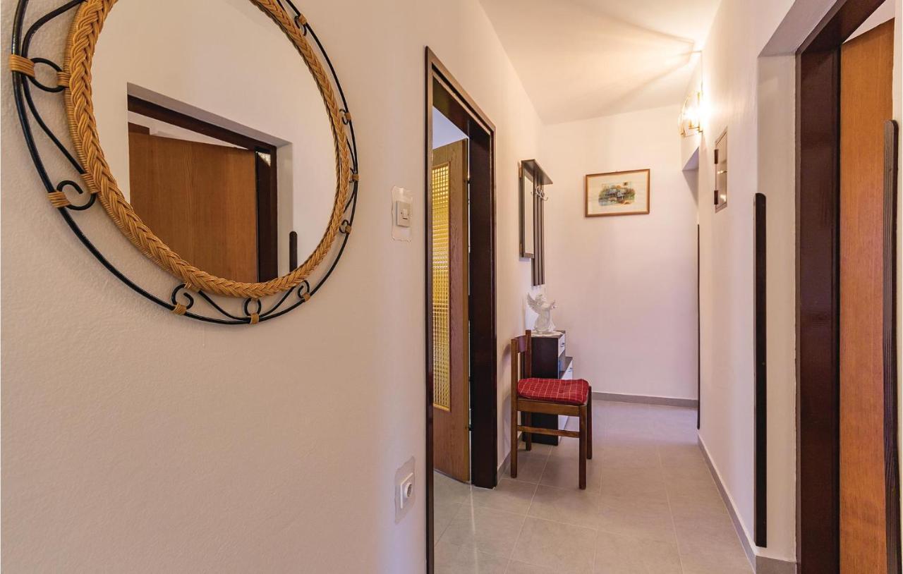 3 Bedroom Beautiful Apartment In Medulin Kültér fotó